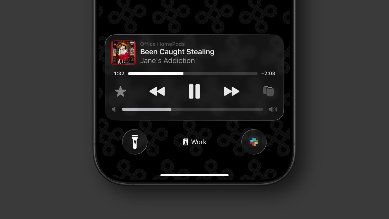 传闻称 iPhone 17 Pro 将采用“液态玻璃”配色方案