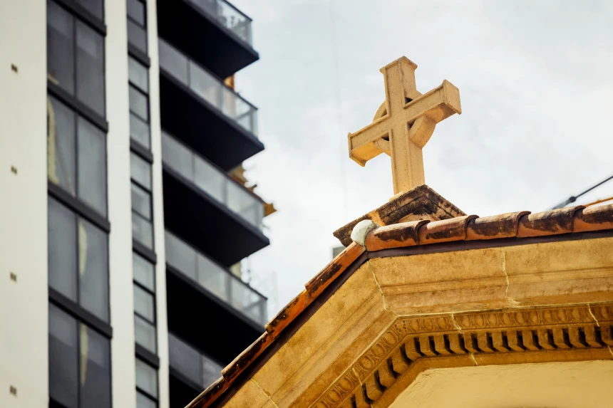 酒吧？教堂？中国？一部被盗 iPhone 的全球离奇旅程